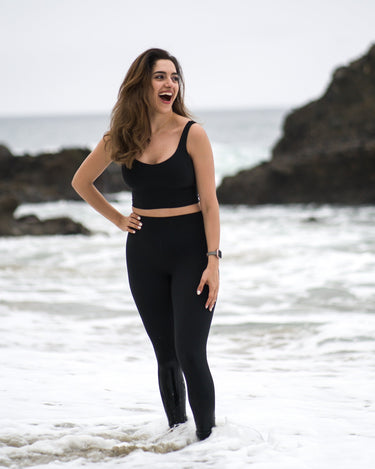 black sports top at the beach